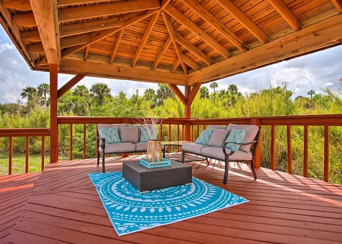 Cozy Melbourne Home W/ Deck & Pool: 5 Mi To Beach!