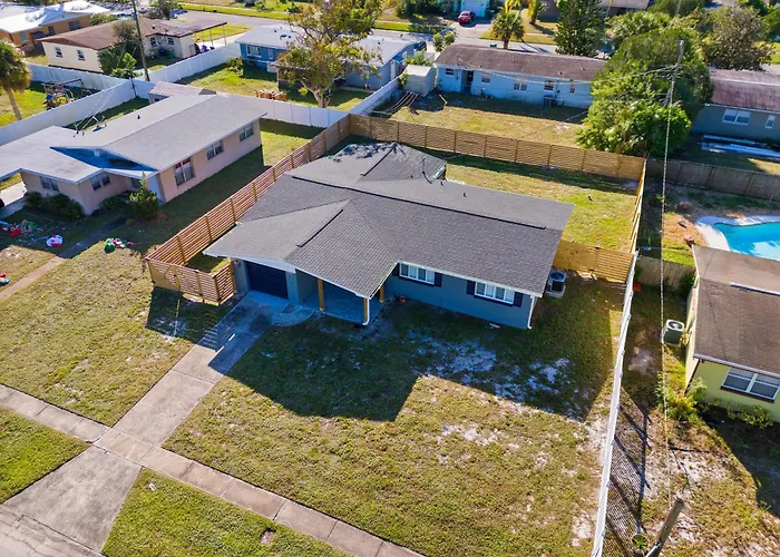 Luxury Design, Hot Tub, Close Proximity To Beach